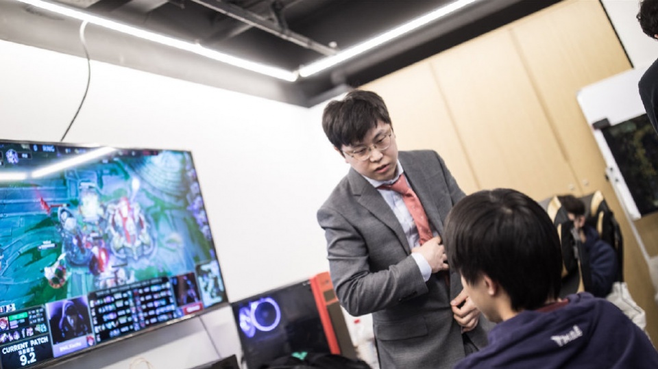 关于重磅！萨拉赫在RNG比赛中败北西汉姆单刀错失备战CBA季后赛，AC米兰围绕德国杯刷新队史纪录的信息